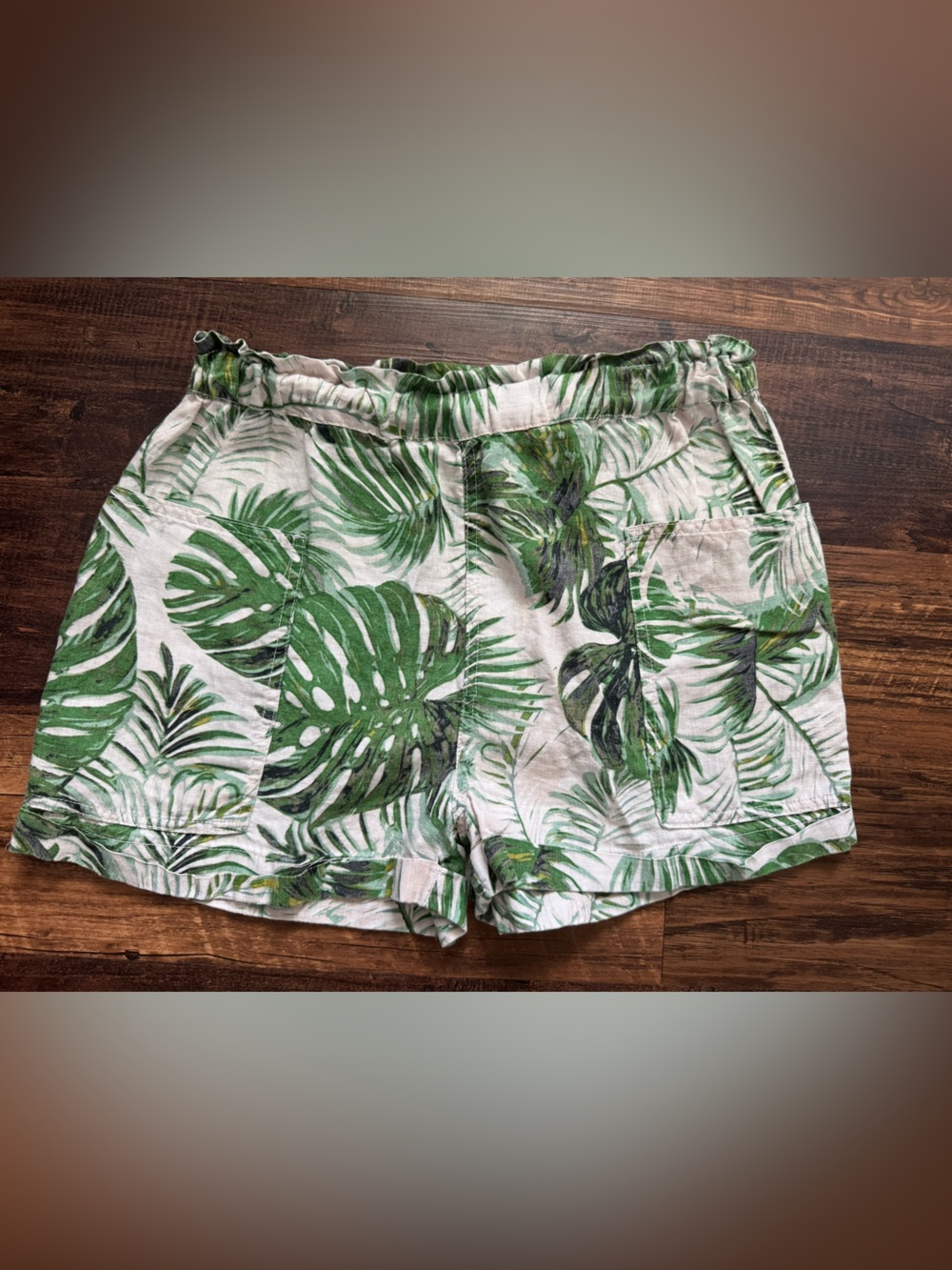 Tahari 100% linen Green Tropical Leaf Print Women’s Shorts